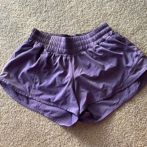 Lululemon Hotty Hot 2.5” running shorts